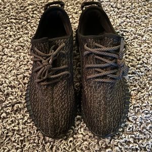 “Pirate Black” Yeezy Boost 350 size 9